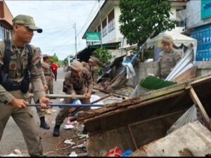 Satu unit bangunan liar yang berdiri di atas fasilitas umum (fasum) di Jalan Jhoni Anwar, Kelurahan Kampung Olo, Kecamatan Nanggalo,
