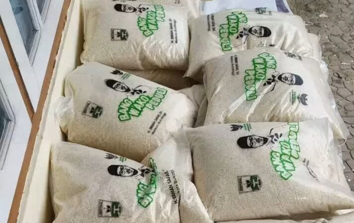 Bantuan beras dari Badan Amil Zakat Nasional (Baznas) Kota Bukittinggi, belakang menjadi sorotan. Di media sosial, heboh bantuan itu karena