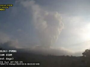 Gunung Marapi di Sumatra Barat (Sumbar) kembali mengalami erupsi pada Sabtu (20/3/2024) pukul 08.04 WIB. Dilansir dari situs Magma Indonesia,