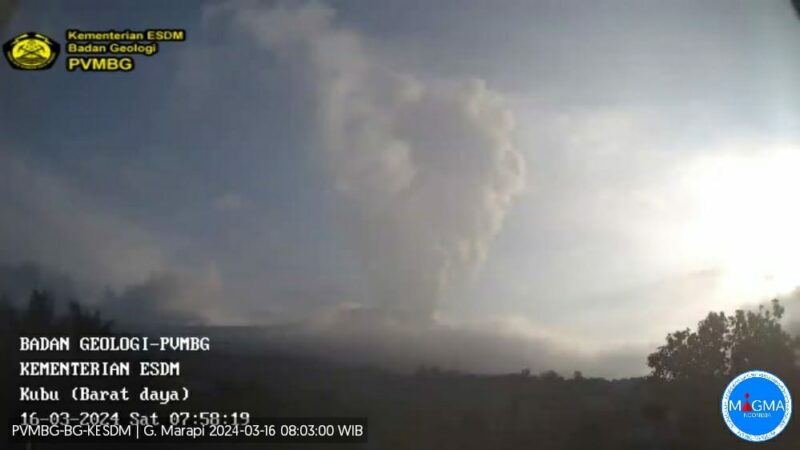 Gunung Marapi di Sumatra Barat (Sumbar) kembali mengalami erupsi pada Sabtu (20/3/2024) pukul 08.04 WIB. Dilansir dari situs Magma Indonesia,