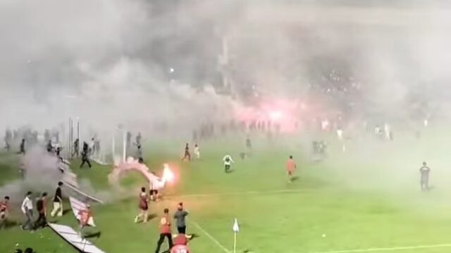 PSSI memberikan sanksi kepada Semen Padang FC atas kerusuhan yang terjadi pada pertandingan Final leg kedua Liga 2 2023/2024 saat menghadapi PSBS Biak