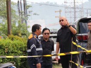 Anggota DPR RI asal Sumatra Barat (Sumbar) Andre Rosiade kembali meninjau perlintasan kereta api (KA) di Kasang, Batang Anai, Padang Pariaman