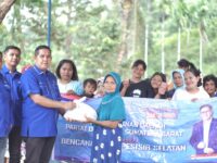DPD Partai Demokrat Sumbar menyalurkan bantuan untuk para korban banjir dan longsor di Kabupaten Pesisir Selatan pada Minggu (24/3/2024).