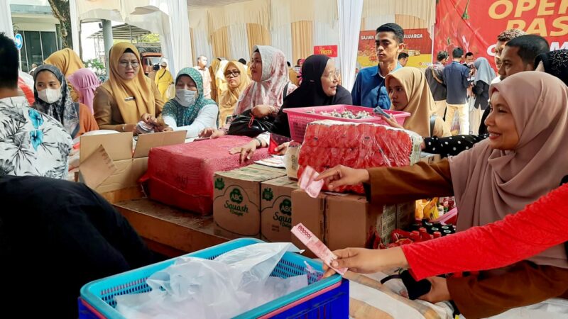 Dinas Pangan Sumbar mengadakan Gerakan Pangan Murah (GPM) dan Operasi Pasar Cabai Merah yang serentak digelar di tujuh kabupaten dan kota.