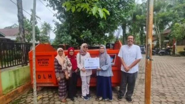 PT Supreme Energy Bantu Kontainer Sampah untuk DLH Kota Padang