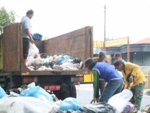 Pemko Payakumbuh terus berupaya mengatasi tumpukan sampah yang berserakan liar di beberapa titik di Kota Payakumbuh.