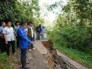 Jalan Tanjung Barulak-Tapi Selo via Bukit Martobak Putus