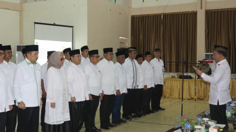 Kasubdit Bina Petugas Mukhammad Khanif melantik Petugas Penyelenggara Ibadah Haji (PPIH) Embarkasi Padang 1445 H/2024 M. Pelantikan