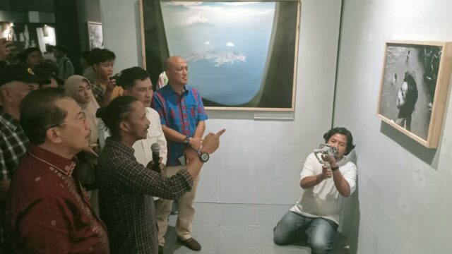 Pameran Foto dan Seni Rupa Di Bawah Kuasa Naga, Sebuah Kritikan pada Kebijakan Pariwisata