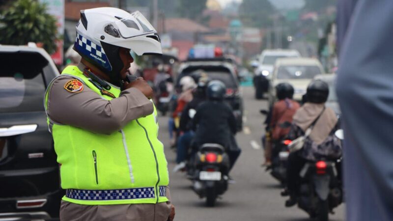 Macet di Kelok Hantu H+ Lebaran, Kapolres Padang Panjang Turun Tangan