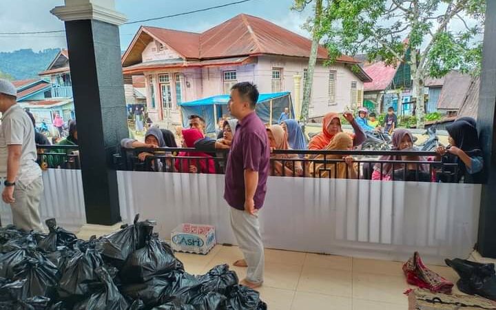 Ribuan Paket Sembako dari Presiden ILC Karni Ilyas Mengalir ke Kampung Halamannya