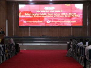 Universitas Islam Negeri (UIN) Imam Bonjol Padang menggelar halal bi halal usai cuti bersama Idul Fitri 1445 H di Gedung J kampus III UIN IB,