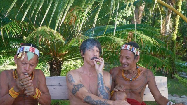 Vokalis Red Hot Chili Peppers ke Mentawai, Bikin Tato ?