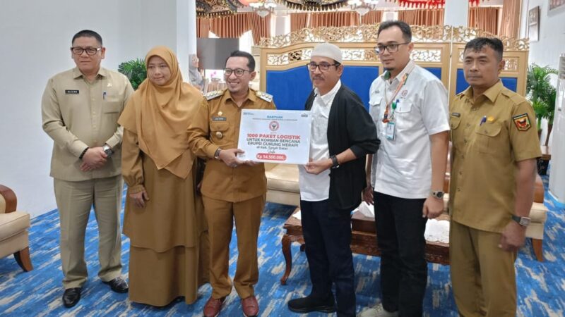 Semen Padang Salurkan 1.000 Paket Sembako untuk Korban Erupsi Gunung Marapi