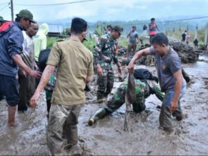 Kabid Kedaruratan dan Logistik BPBD Agam, Ichwan Pratama Danda mengatakan, banjir lahar dingin yang melanda daerah tersebut pada Jumat