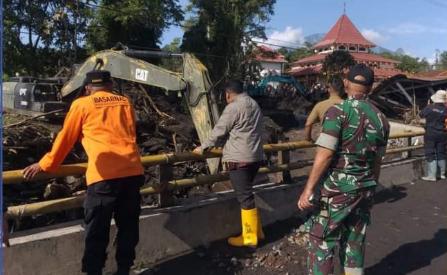 Pascabanjir bandang dan lahar dingin yang melanda Kecamatan Canduang dan Kecamatan Sungai Pua, Kabupaten Agam, semua unsur saat ini melakukan