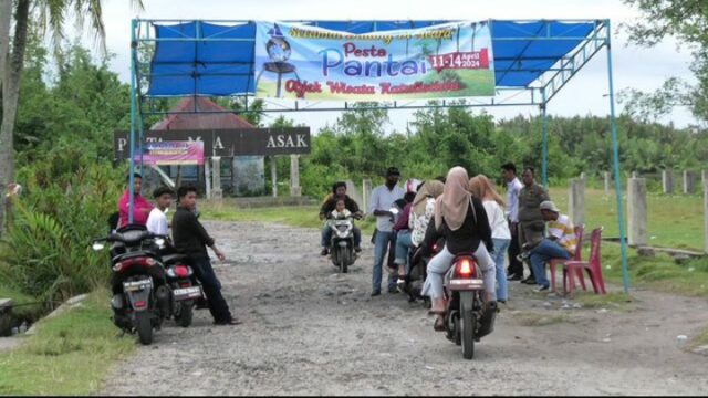 Sebanyak 8.646 pengunjung menikmati keindahan Muaro Sasak dan Pohon Seribu di Kecamatan Sasak Ranah Pasisie, Kabupaten Pasaman Barat,