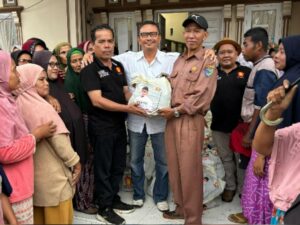 Anggota DPR RI asal Sumbar, Andre Rosiade kembali menyalurkan bantuan kemanusiaan kepada korban terdampak banjir di Kabupaten Pesisir Selatan
