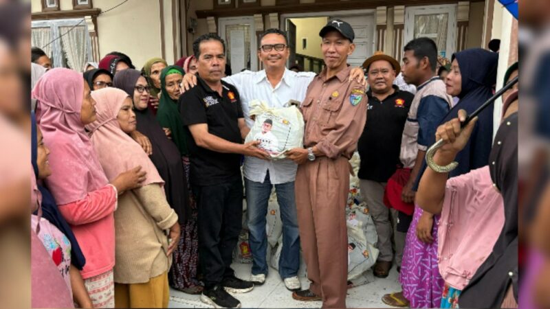 Anggota DPR RI asal Sumbar, Andre Rosiade kembali menyalurkan bantuan kemanusiaan kepada korban terdampak banjir di Kabupaten Pesisir Selatan