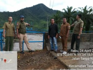 Tim Balai KSDA Sumbar mendatangi Bendungan PLTMH Tango di Pasaman Barat. Kedatangan ini karena adanya informasi dari masyarakat Kajai Selatan