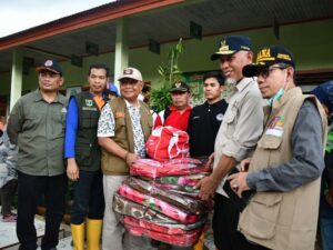 Sejumlah Bantuan Mengalir untuk Korban Banjir Lahar Dingin