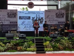 Buku Sejarah Bandar Padang Diluncurkan Disela Festival Muaro Padang