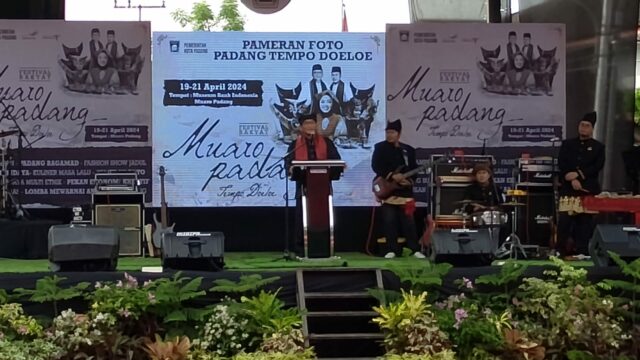 Buku Sejarah Bandar Padang Diluncurkan Disela Festival Muaro Padang