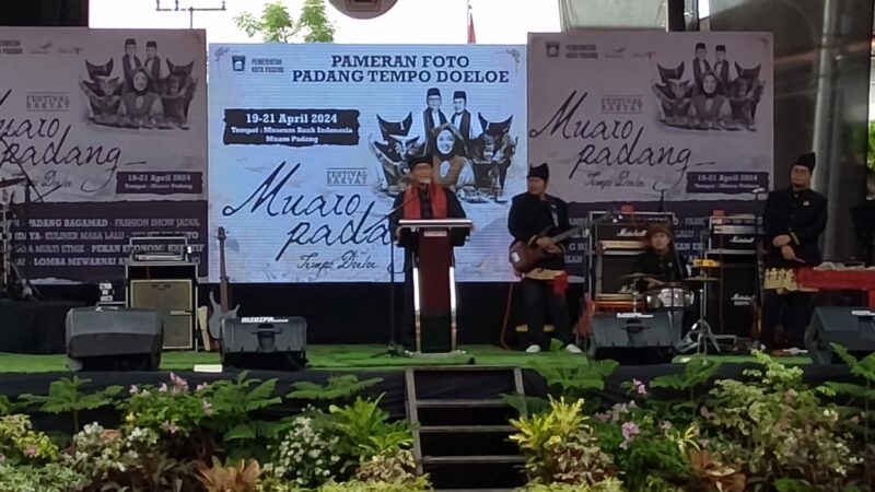 Buku Sejarah Bandar Padang Diluncurkan Disela Festival Muaro Padang