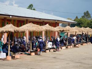 Bupati Tanah Datar, Eka Putra membuka event Sumarak Labuah Babudayo yang digelar di Nagari Labuah, Kecamatan Lima Kaum, Jumat (12/4/2024).