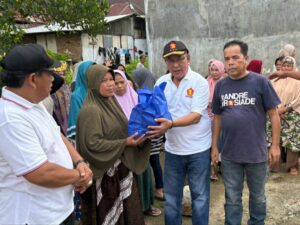 Andre Rosiade: Partai Gerindra Sumbar Bantu Korban Banjir Bandang Sijunjung 500 Paket Sembako