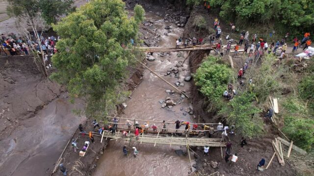 Tinjau Jembatan Darurat Sungai Jambu, Bupati Tanah Datar Sebut Minta Pembangunan Jembatan ke BNPB