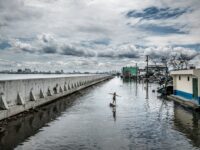 Pameran Foto Kadir van Lohuizen 'Rising Tide' di Erasmus Huis Soroti Krisis Iklim