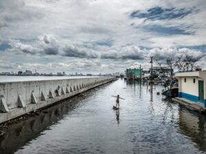 Pameran Foto Kadir van Lohuizen 'Rising Tide' di Erasmus Huis Soroti Krisis Iklim