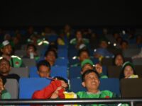 Ratusan Mitra Grab di Padang Nonton Bareng Film 'Siksa Kubur'