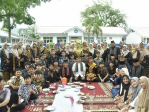 Lestarikan Bahasa Daerah, SMP 28 Korong Gadang Padang Peragakan 'Babako Babaki'