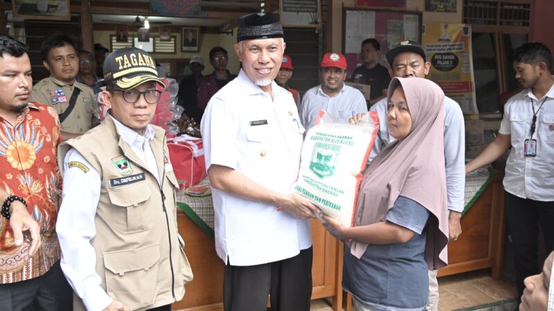 Gubernur Sumbar Salurkan Bantuan Rp400 Juta Lebih untuk Korban Bencana Sijunjung