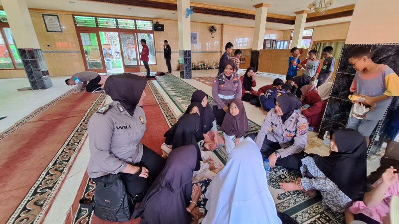 Polres Padang Panjang Turunkan Polwan Lakukan Trauma Healing Korban Banjir Bandang