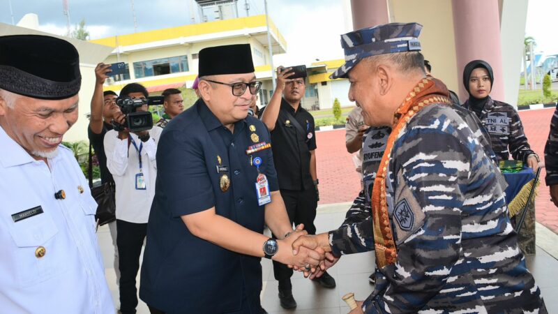 Bantu Penanganan Bencana Sumbar, Pj Wako Padang Sambut Pangkoarmada I
