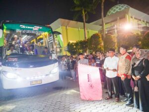 Pj Sekda Kota Padang Lepas Calon Jemaah Haji Kloter 16