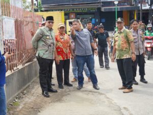 Tambal Jalan Berlobang, Pj Wako Andree Apresiasi Warga Gunung Pangilun