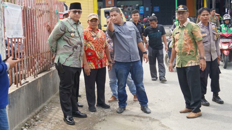 Tambal Jalan Berlobang, Pj Wako Andree Apresiasi Warga Gunung Pangilun