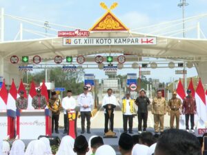 Jokowi Resmikan Tol Bangkinang-Koto Kampar, Sedikit Lagi Padang-Pekanbaru Terhubung