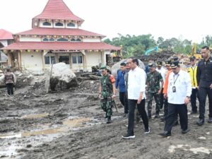 Presiden Joko Widodo menilai penanganan bencana di Sumatra Barat, yaitu di Kabupaten Agam dan Kabupaten Tanah Datar, sudah berjalan