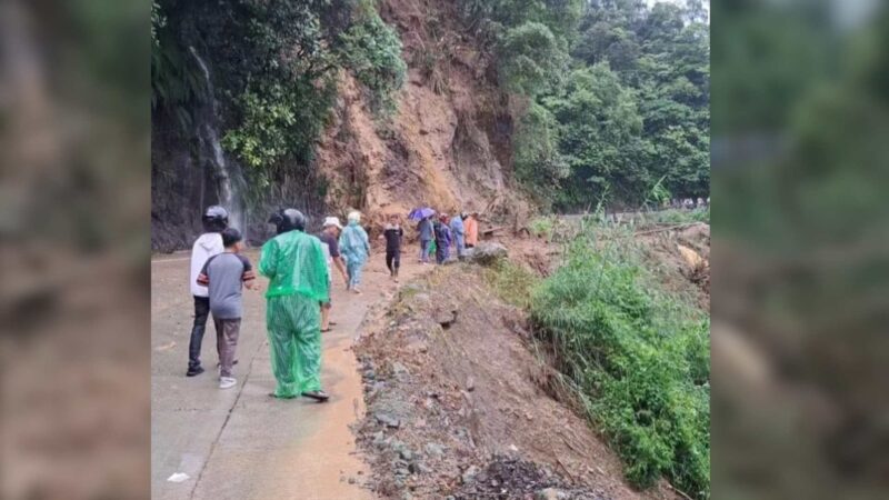 Longsor di Sitinjau Lauik: Ada Pengendara Terhempas Longsor ke Jurang