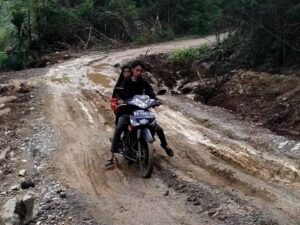 Kondisi jalan parah Nagari Sariak Sungai abu