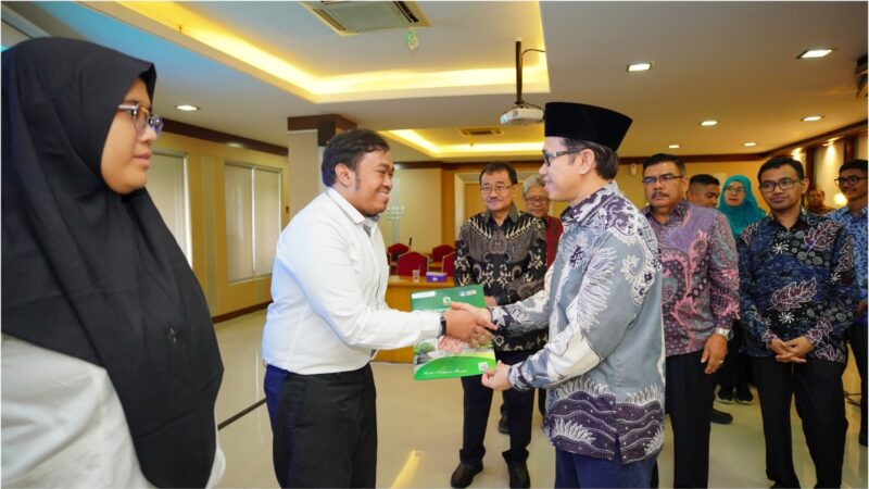 Momen Hardiknas, 43 Pegawai Tetap Non PNS UNAND Terima SK