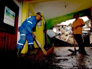 Pemerintah Siapkan Opsi Relokasi Rumah untuk Warga Terdampak Banjir Bandang