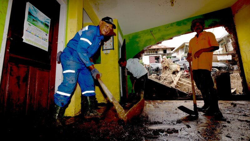 Pemerintah Siapkan Opsi Relokasi Rumah untuk Warga Terdampak Banjir Bandang