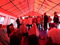 Mensos Tri Rismaharini mengingatkan pemerintah daerah untuk segera memindahkan titik pengungsian masyarakat di Nagari Parambahan,