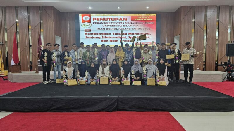 PKM Universitas Islam Negeri (UIN) Imam Bonjol Padang tahun 2024 resmi ditutup pada Rabu, (8/5/2024) di Gedung J Kampus III Sungai Bangek.